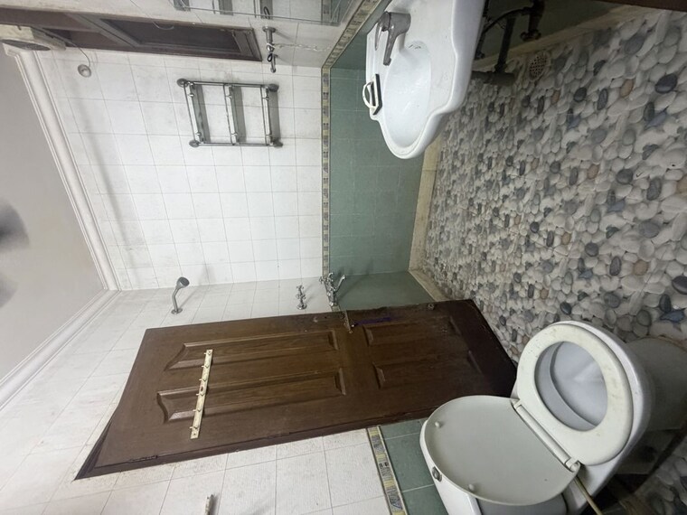 Bathroom, sector 15 ii 2 Bedroom 1800 Sq.Ft. Builder Floor In Sector 15 ii Gurgaon 10468298