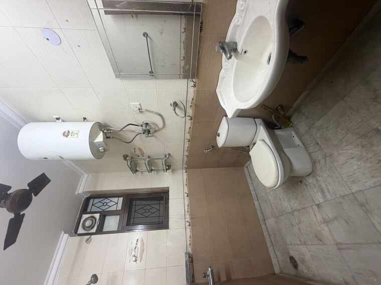 Bathroom, sector 15 ii 2 Bedroom 1800 Sq.Ft. Builder Floor In Sector 15 ii Gurgaon 10468298