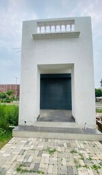 33 Sq.Yd. Retail Shop in DLF Hyde Park