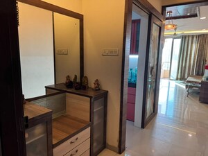 Room in 3 BHK Apartment at Oberoi Springs, Andheri West – for Rent