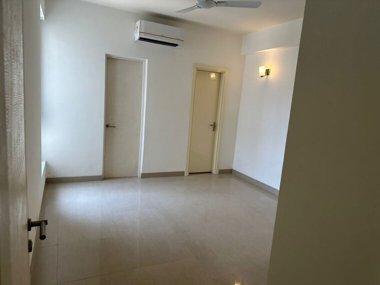 Room, emaar-the-palm-square Commercial Office Space 1080 Sq.Ft. In Sector 66 Gurgaon 10468313
