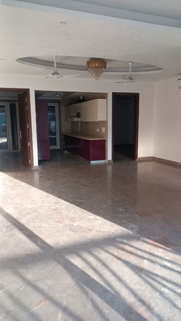  Parking, sector 46 3 Bedroom 1800 Sq.Ft. Villa In Sector 46 Noida 10468337