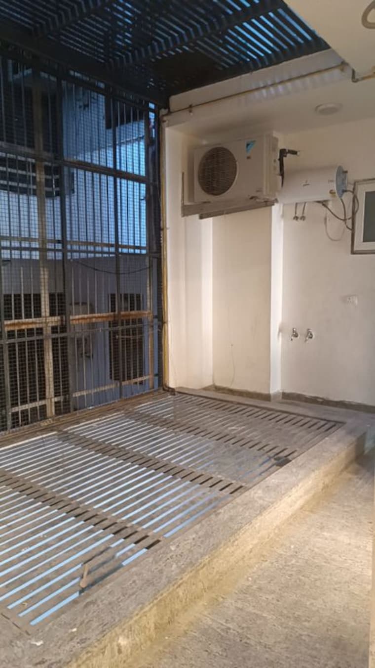 Bathroom, sector 46 3 Bedroom 1800 Sq.Ft. Villa In Sector 46 Noida 10468337
