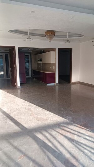 Parking in 3 BHK Villa at Sector 30 – for Rent