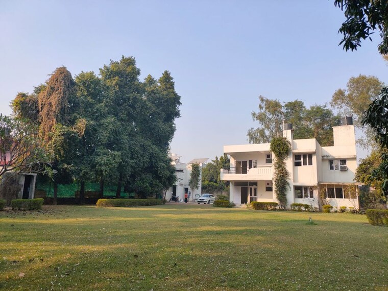 Garden, anupam garden 5 Bedroom 3200 Sq.Yd. Villa In Anupam Garden Delhi 10468356