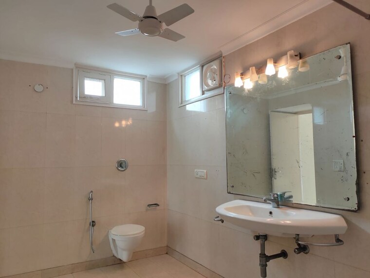 Bathroom, anupam garden 5 Bedroom 3200 Sq.Yd. Villa In Anupam Garden Delhi 10468356