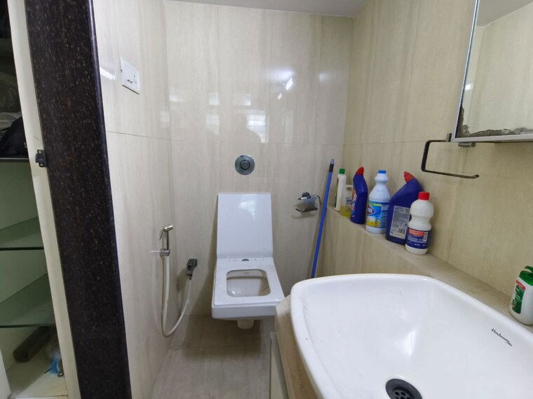Bathroom, raheja-ankur-apartment 2 Bedroom 750 Sq.Ft. Apartment In Goregaon West Mumbai 10468372