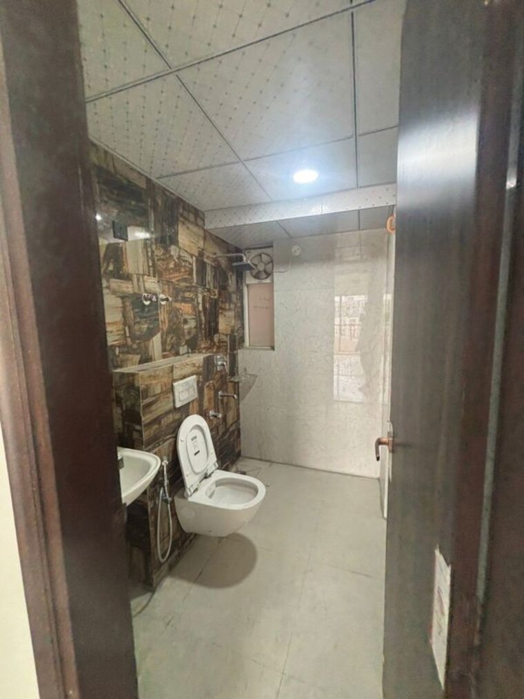 Bathroom, shiv-sai-emerald-heights 4 Bedroom 2150 Sq.Ft. Apartment In Sector 88 Faridabad 10468401