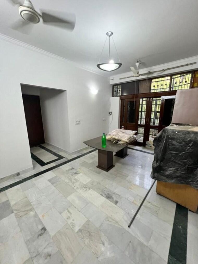 Living Room, naraina 3 Bedroom 220 Sq.Yd. Builder Floor In Naraina Delhi 10468462