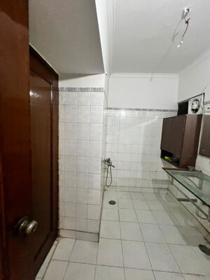 Bathroom in 3 BHK Builder Floor at Naraina – for Rent