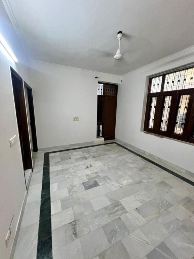 undefined, naraina 3 Bedroom 220 Sq.Yd. Builder Floor In Naraina Delhi 10468462
