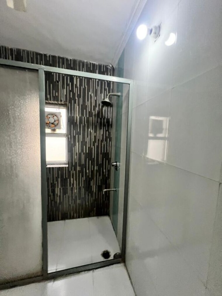Bathroom, naraina 3 Bedroom 220 Sq.Yd. Builder Floor In Naraina Delhi 10468462