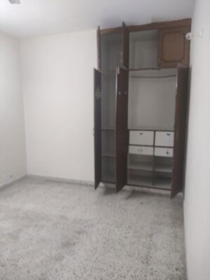 Room in 3 BHK Apartment at Eros Cliffton Apartments, Charmwood Village – for Rent