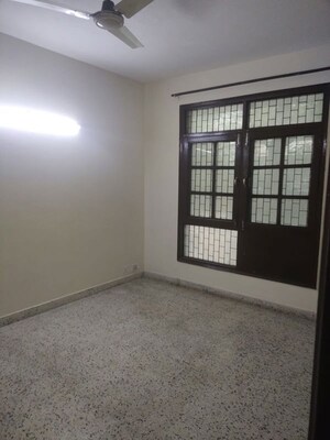 Room in 3 BHK Apartment at Eros Cliffton Apartments, Charmwood Village – for Rent