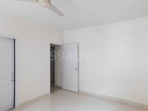 Room in 3 BHK Apartment at Clover Gardens, Koregaon Park – for Rent