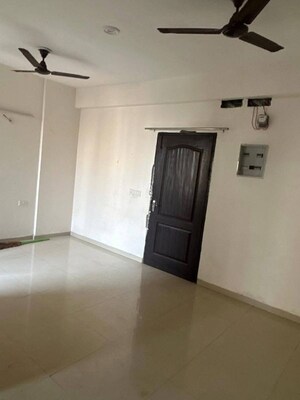 Room in 2 BHK Apartment at Hawelia Valencia Homes, Sector 1 Greater Noida – for Rent