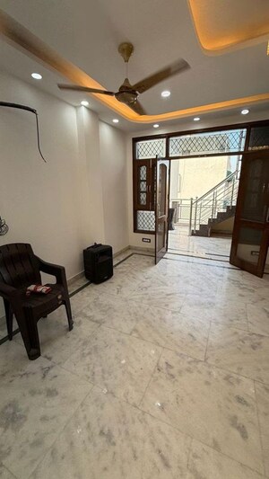 Parking in 3 BHK Builder Floor at Kalkaji – for Sale