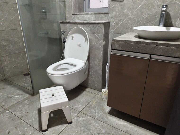Bathroom, oberoi-realty-esquire 3 Bedroom 1367 Sq.Ft. Apartment In Goregaon East Mumbai 10468519