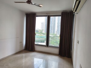 Room in 3 BHK Apartment at Oberoi Realty Esquire, Goregaon East – for Sale