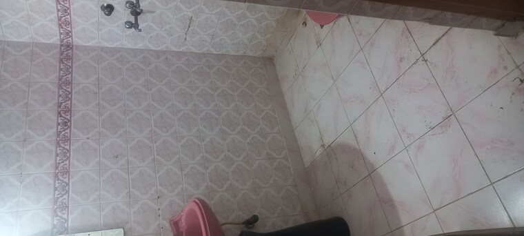 Bathroom, ip extension 2 Bedroom 950 Sq.Ft. Apartment In Ip Extension Delhi 10468542