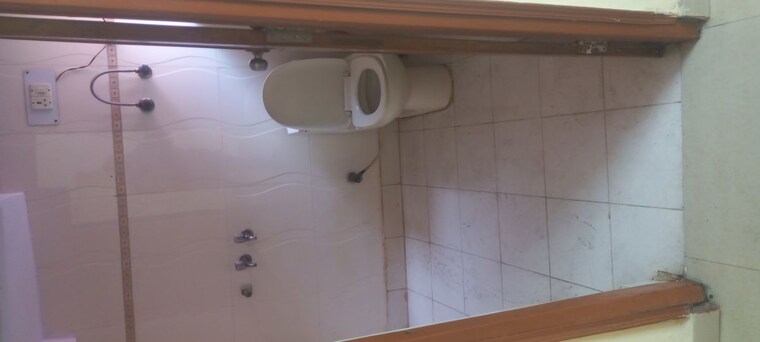Bathroom, ip extension 2 Bedroom 950 Sq.Ft. Apartment In Ip Extension Delhi 10468542