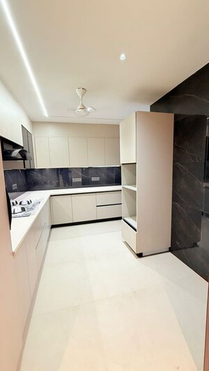 Kitchen in 3 BHK Builder Floor at BPTP Green Oaks, Sector 70a – for Sale