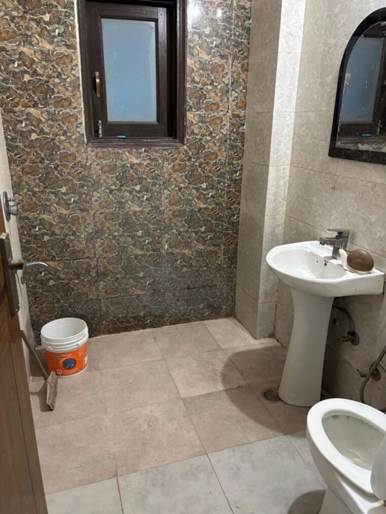Bathroom, chattarpur 2 Bedroom 731 Sq.Ft. Builder Floor In Chattarpur Delhi 10468532