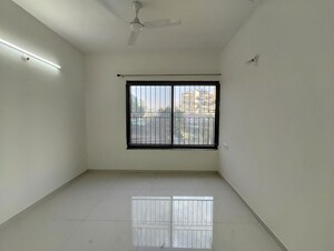 Room in 3 BHK Apartment at Kumar Palmspring Towers, Undri – for Sale