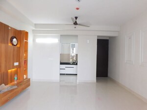Room in 3 BHK Apartment at Eldeco Live By The Greens, Sector 150 – for Rent
