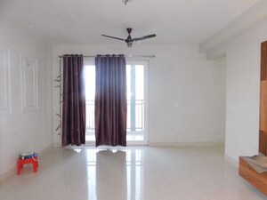 Room in 3 BHK Apartment at Eldeco Live By The Greens, Sector 150 – for Rent