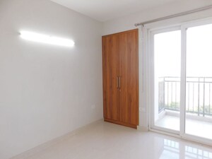 Room in 3 BHK Apartment at Eldeco Live By The Greens, Sector 150 – for Rent