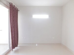 Room in 3 BHK Apartment at Eldeco Live By The Greens, Sector 150 – for Rent