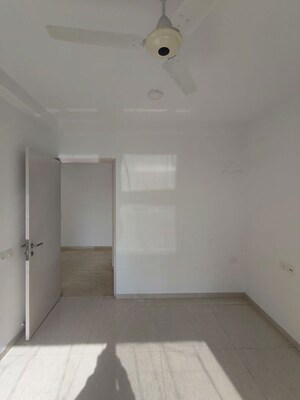 Room in 2 BHK Apartment at Hiranandani Eagleridge Wing B, Thane West – for Sale