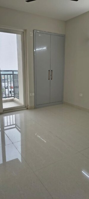 Room in 3 BHK Apartment at Eldeco Live By The Greens, Sector 150 – for Rent