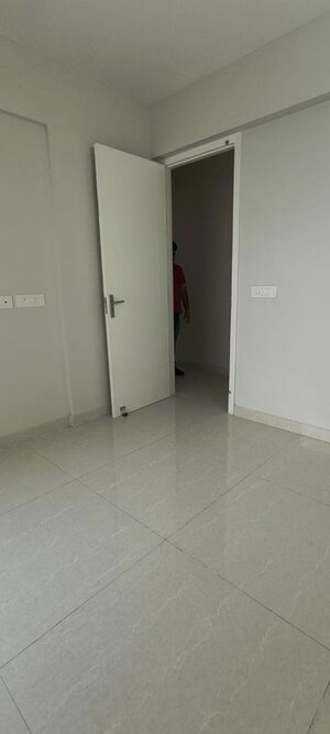 Room in 3 BHK Apartment at Eldeco Live By The Greens, Sector 150 – for Rent