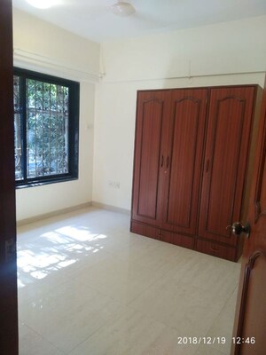 Room in 2 BHK Apartment at Khar West – for Rent