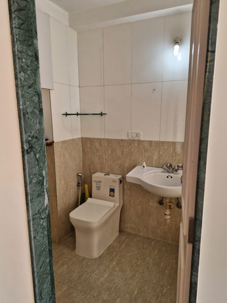 Bathroom, hiranandani-estate-winona 2 Bedroom 700 Sq.Ft. Apartment In Ghodbunder Road Thane 10468610