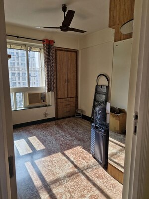 Room in 2 BHK Apartment at Hiranandani Estate Winona, Ghodbunder Road – for Rent