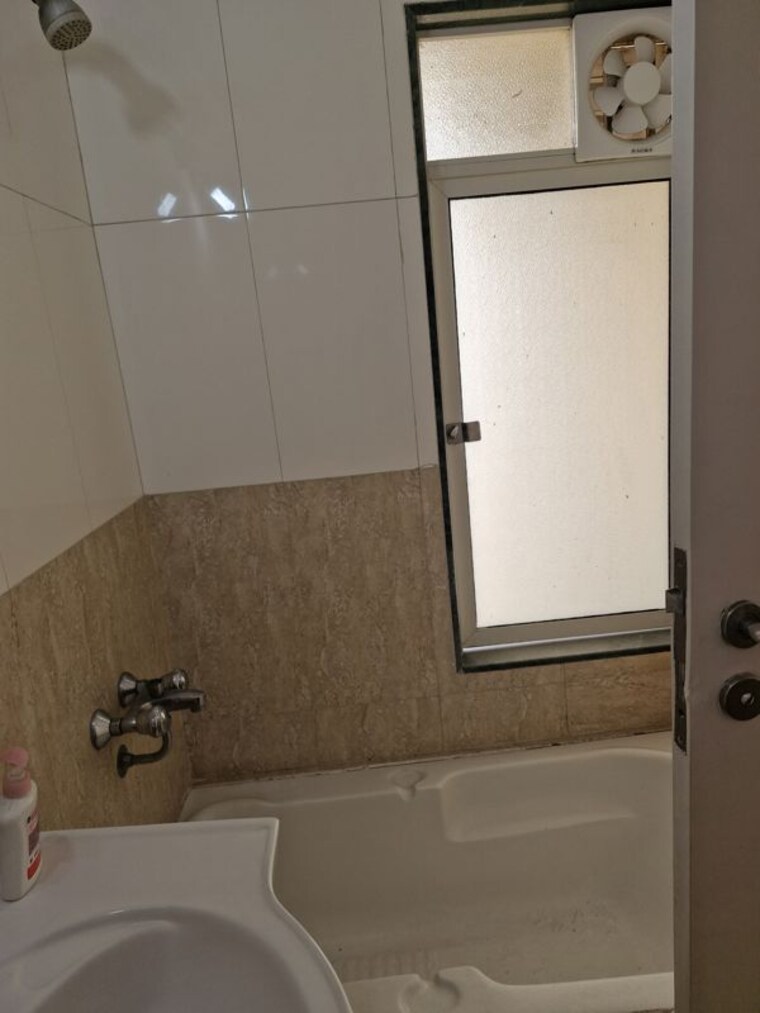 Bathroom, hiranandani-estate-winona 2 Bedroom 700 Sq.Ft. Apartment In Ghodbunder Road Thane 10468610