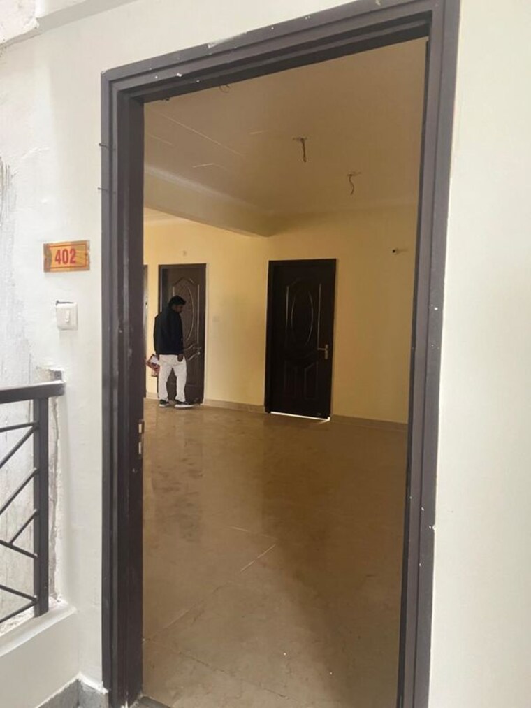 Room, nishat ganj 3 Bedroom 1750 Sq.Ft. Apartment In Nishat Ganj Lucknow 10468644