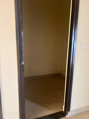 Furnished Amenities in 3 BHK Apartment at Nishat Ganj – for Rent