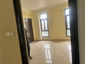 Room in 3 BHK Apartment at Nishat Ganj – for Rent