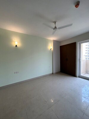 Room in 2 BHK Apartment at Tata Eureka Park, Sector 150 – for Rent