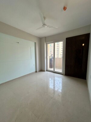 Room in 2 BHK Apartment at Tata Eureka Park, Sector 150 – for Rent