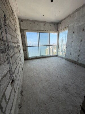Room in 4 BHK Apartment at Kalpataru Oceana, Prabhadevi – for Sale