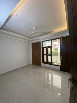 Room in 2 BHK Apartment at Saket – for Rent