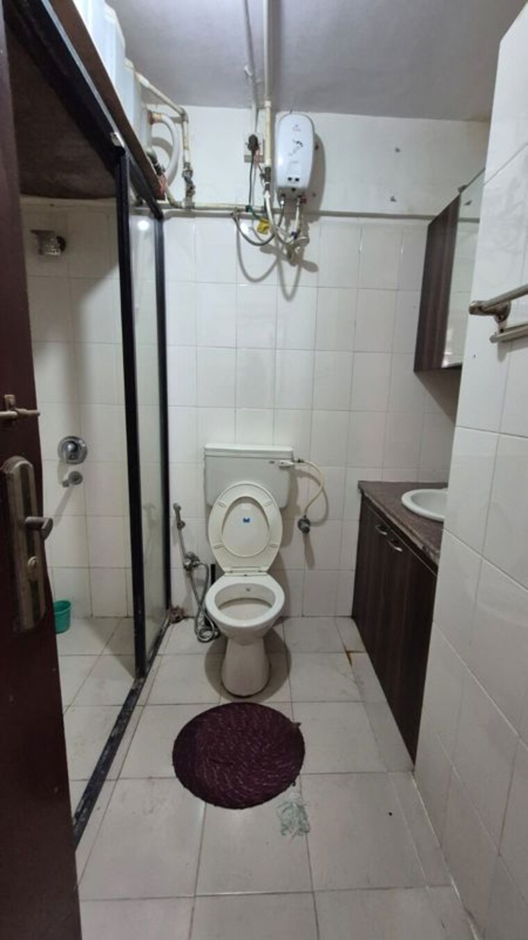 Bathroom, goregaon east 2 Bedroom 764 Sq.Ft. Apartment In Goregaon East Mumbai 10468652