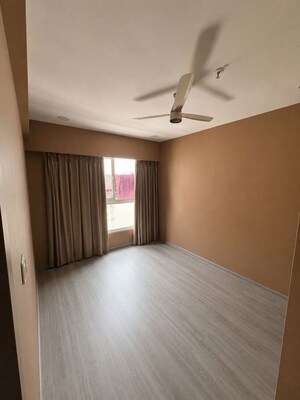 Room in 2 BHK Apartment at Kannamwar Nagar – for Rent