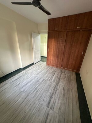 Room in 3 BHK Apartment at Hiranandani Tiara, Ghodbunder Road – for Rent