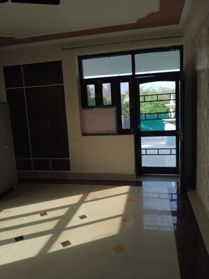 Room in 2 BHK Builder Floor at Sector 40 – for Rent